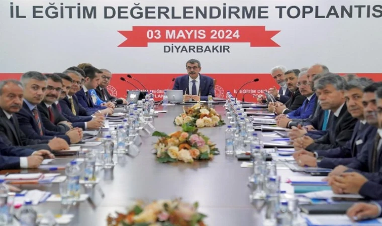 Bakan Tekin Diyarbakır’da eğitimi değerlendirdi