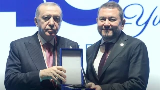 Erdoğan’dan İzmirli İş İnsanı Nazım Torbaoğlu’na Anlamlı Plaket
